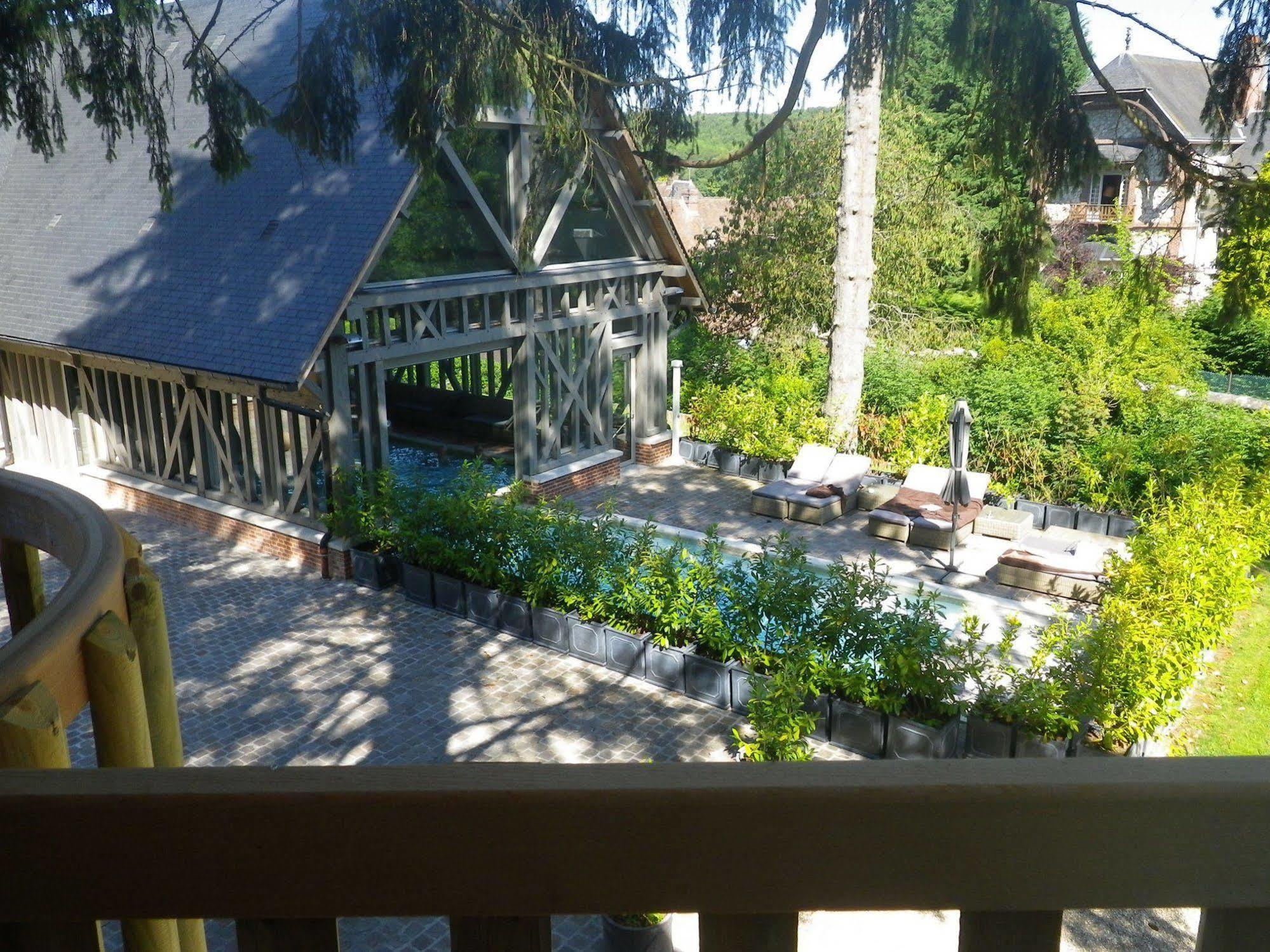 Hotel La Licorne & Spa Lyons-la-Foret Ngoại thất bức ảnh