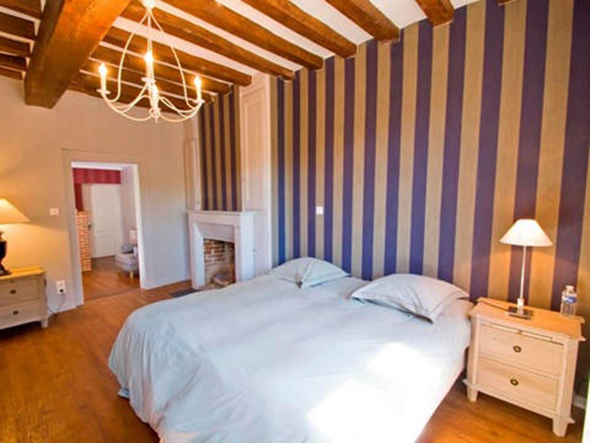 Hotel La Licorne & Spa Lyons-la-Foret Ngoại thất bức ảnh